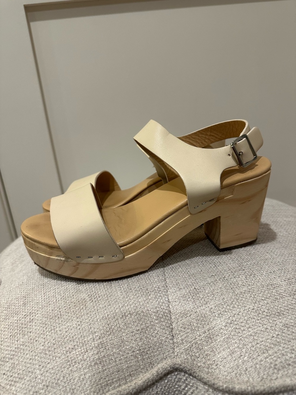 Nisolo size 8.5 All-Day Open Toe Clog sandal in Bone